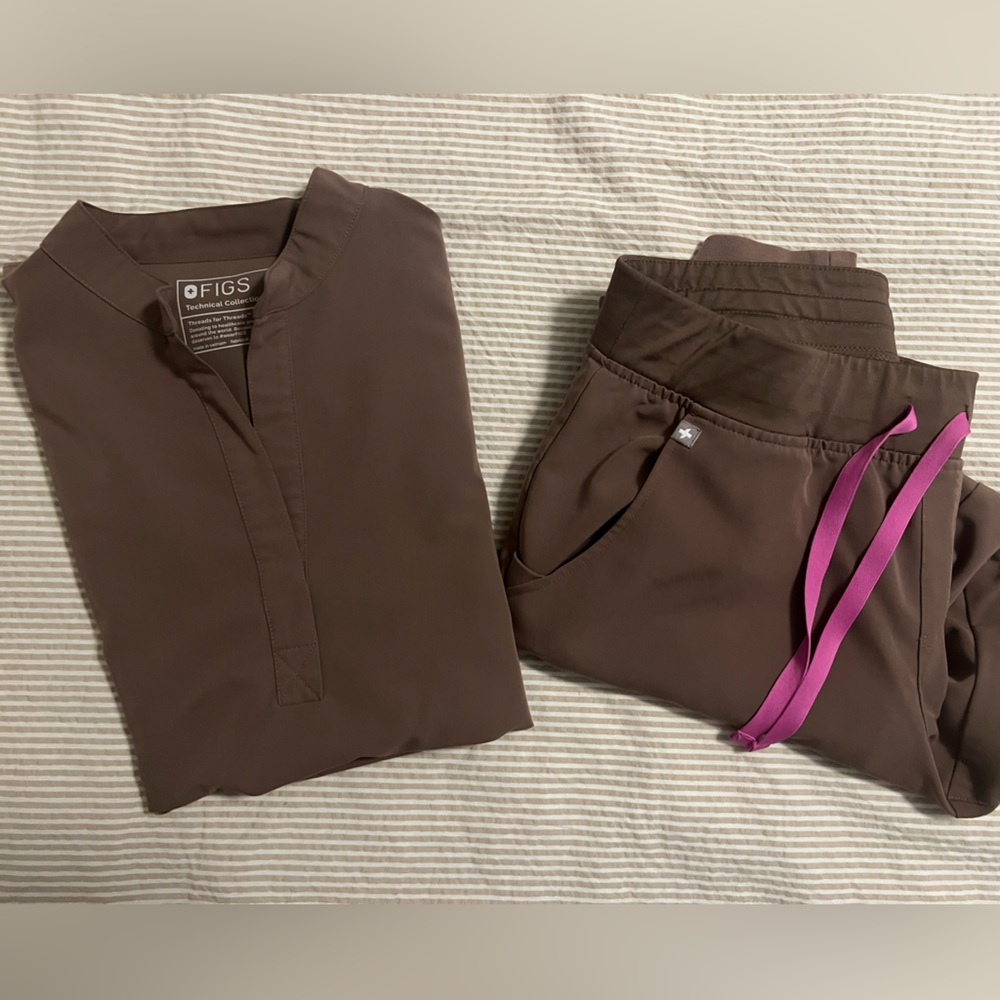 Figs Women's Two-Piece Scrub Set in Brown with Pink Drawstring